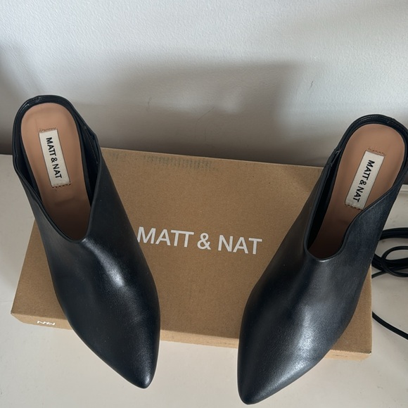 Matt & Nat Joan Vegan Leather Heels Booties Womens size 8 - Picture 2 of 6